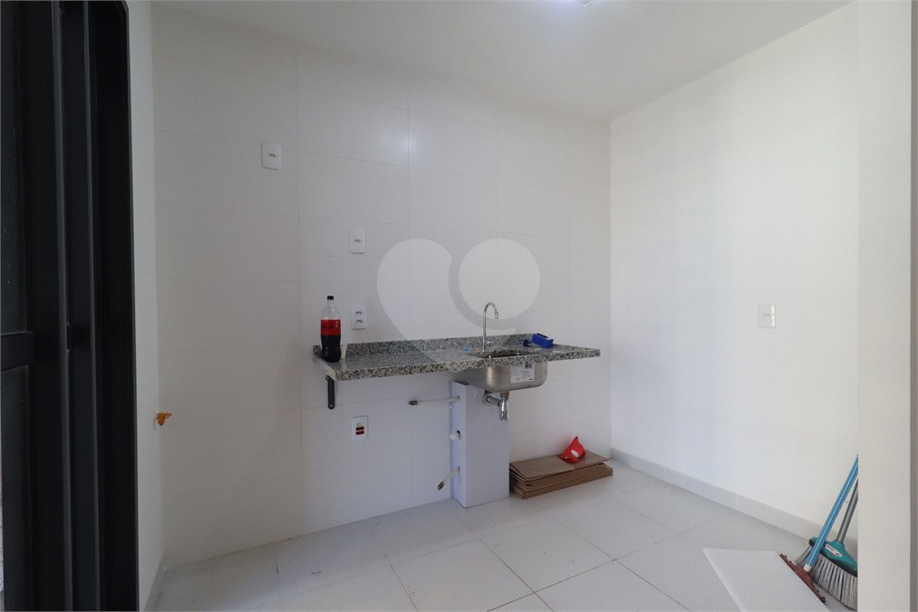 Apartamento à venda com 3 quartos, sendo 1 suíte, em Vila Anastácio, São Paulo, SP