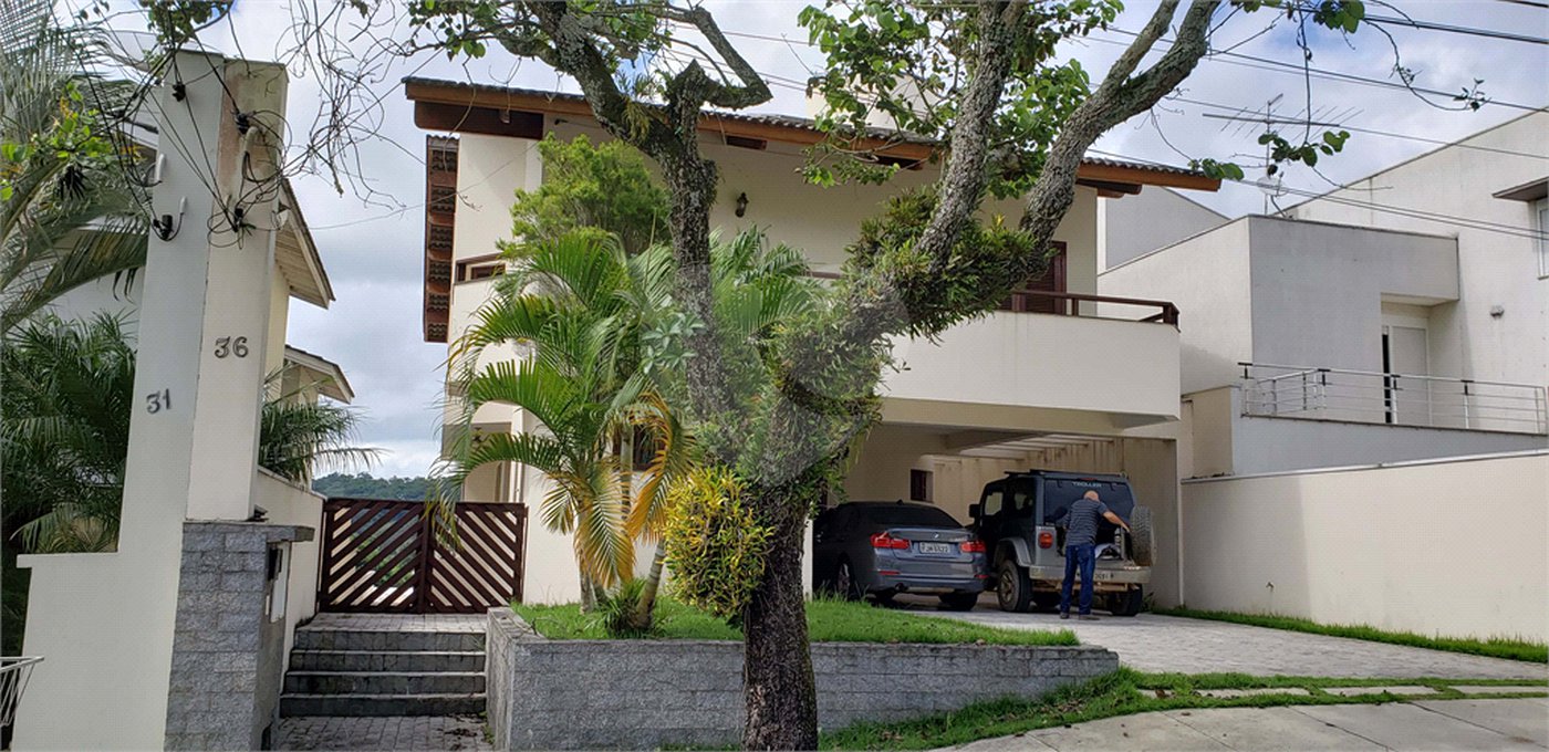 Casa à venda com 4 suítes no condomínio Real Park, Mogi das Cruzes - SP