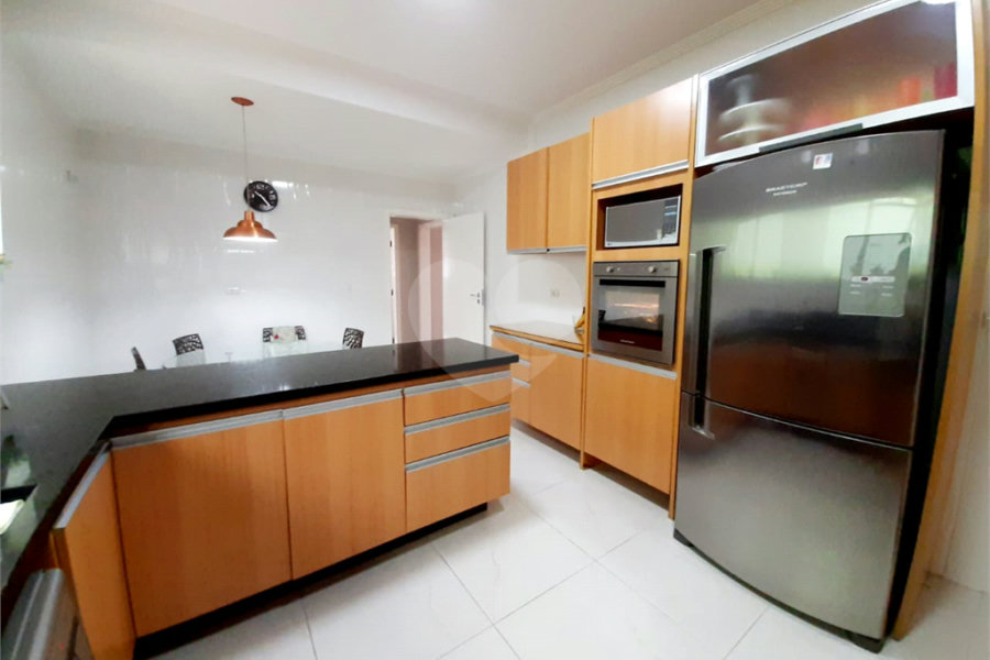 Sobrado à venda com 4 quartos, sendo 3 suítes, em Tremembé, São Paulo, SP