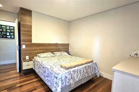 Casa à venda com 3 quartos, sendo 1 suíte, no condomínio Flora Park, São Paulo - SP