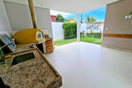 Casa à venda com 3 quartos, sendo 2 suítes, em Orla Norte, Porto Seguro, BA