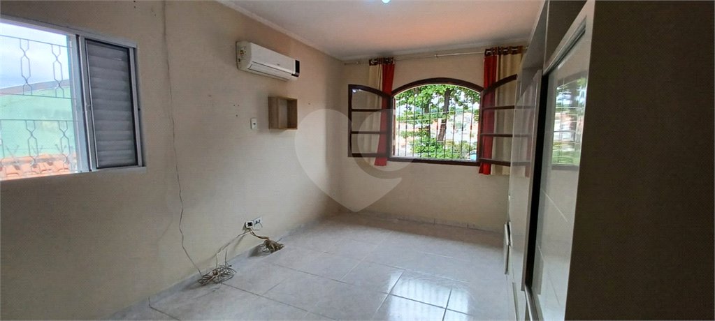 Sobrado à venda com 3 quartos, sendo 1 suíte, em Tremembé, São Paulo, SP