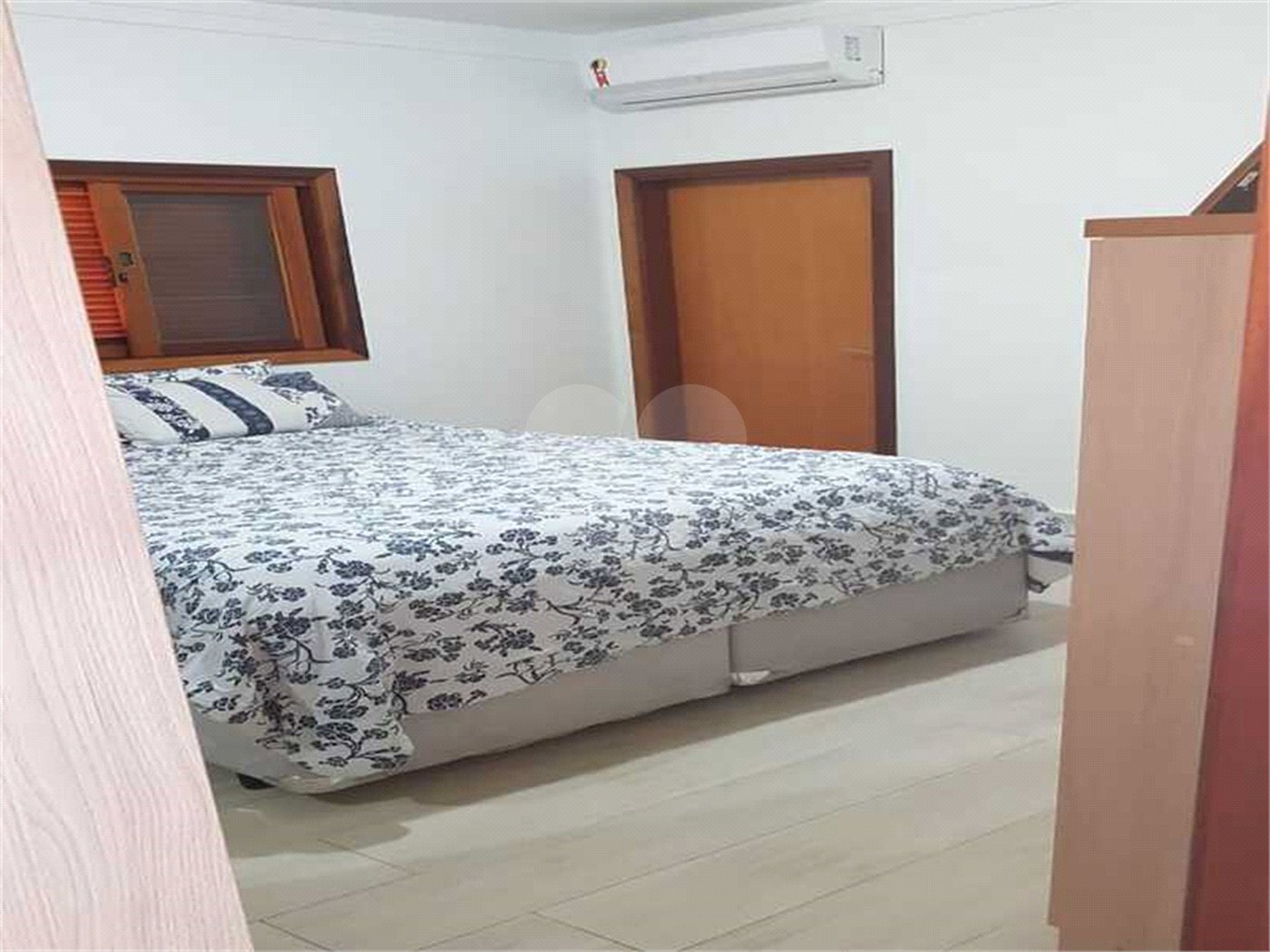 Casa à venda com 5 quartos, sendo 3 suítes, no condomínio Residencial Vale das Laranjeiras, Indaiatuba - SP