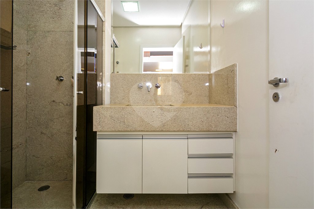 Casa à venda com 3 suítes no condomínio Villaggio Belvedere, São Paulo - SP