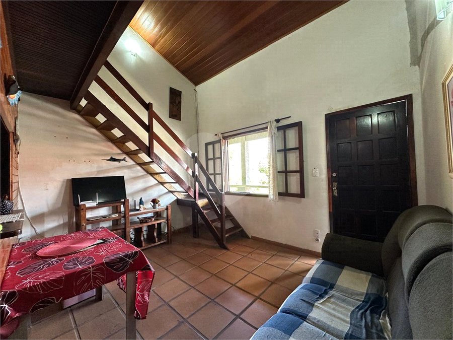 Casa em condomínio à venda com 2 quartos, sendo 1 suíte, em Ogiva, Cabo Frio, RJ