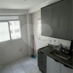 Apartamento de 44m² com vaga na garagem.