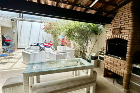 Casa de Alto Padrão à Venda no Parque dos Pássaros – 350 m²