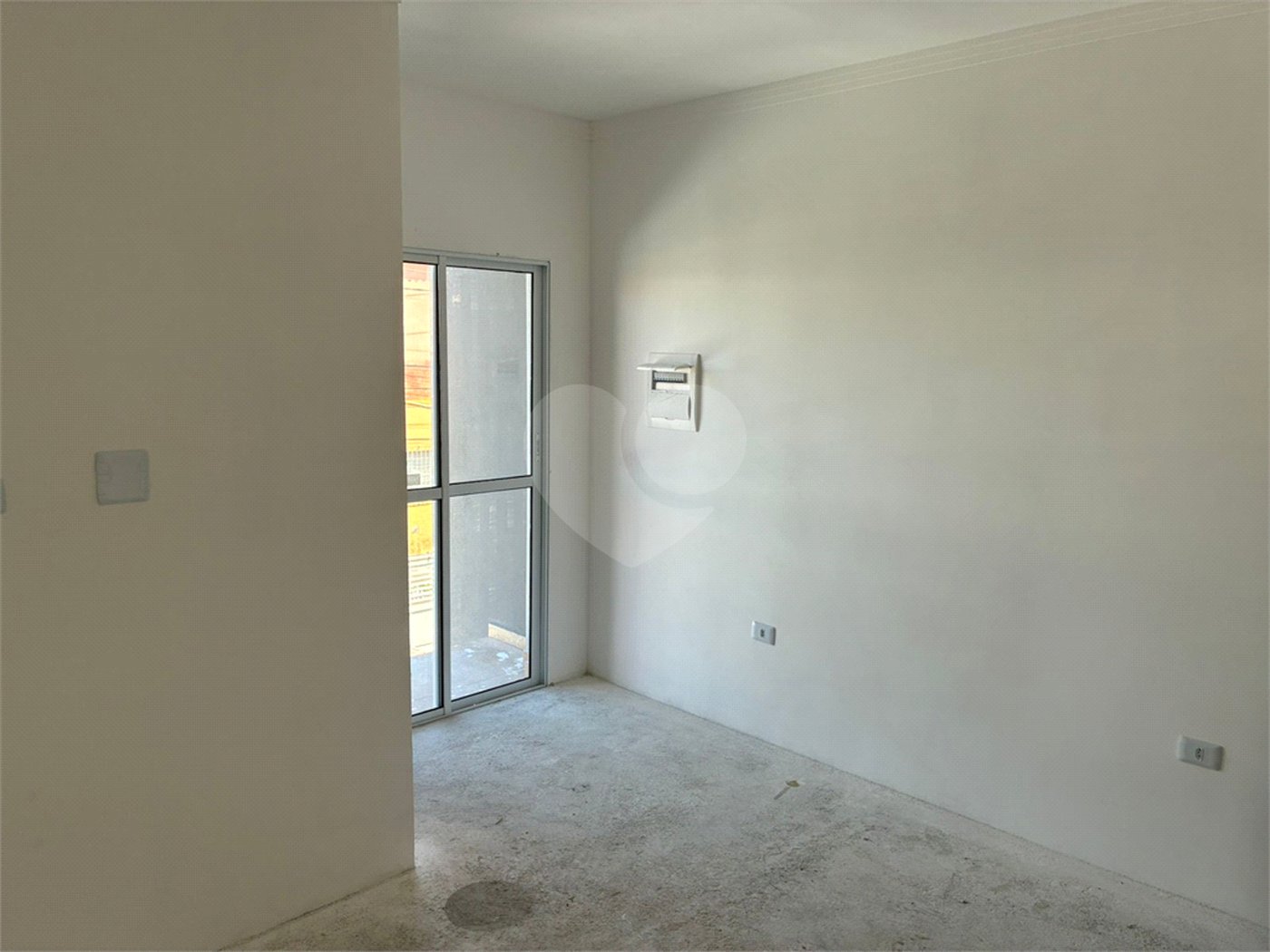Sobrado à venda com 3 quartos, sendo 1 suíte,  em Calmon Viana, Poá, SP