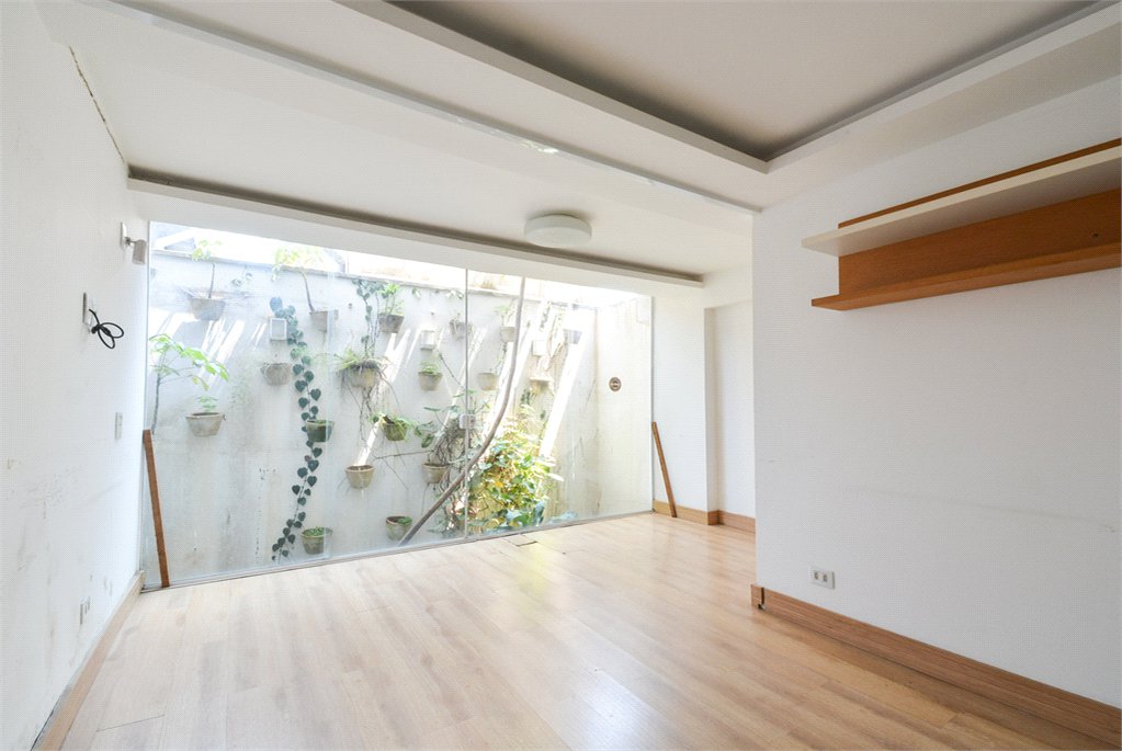 Sobrado à venda ou para alugar com 4 quartos em Vila Clementino, São Paulo, SP