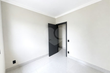 Casa à venda com 2 quartos, sendo 1 suíte, no condomínio Tivolli, Itapetininga - SP