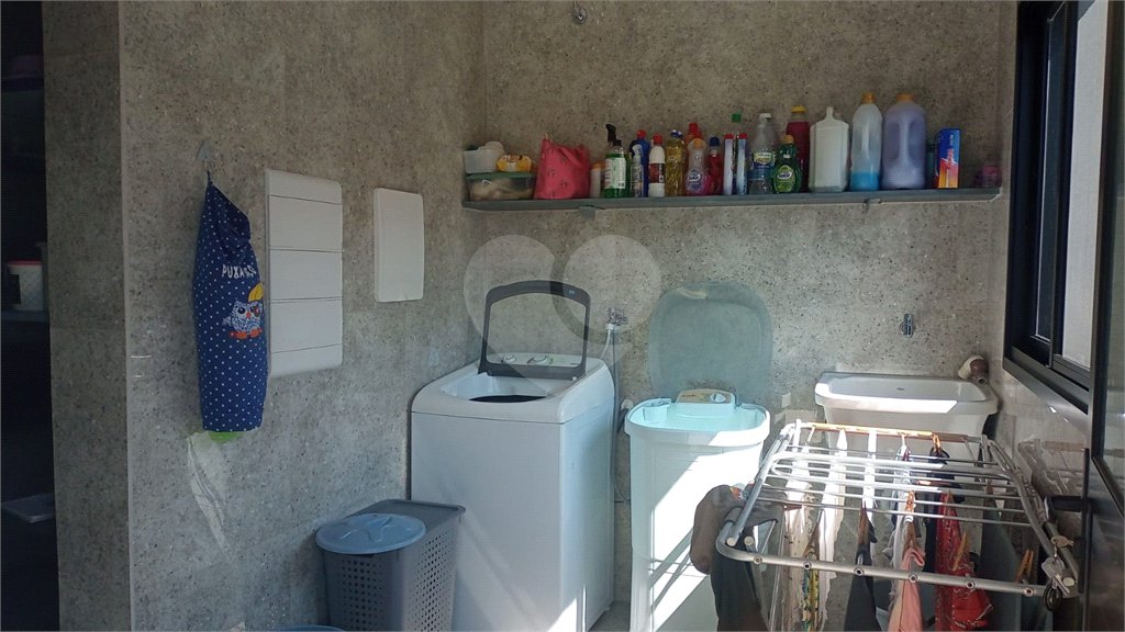 Casa à venda com 3 quartos, sendo 1 suíte, no condomínio Village da Serra, Araçoiaba da Serra - SP