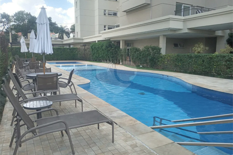 Apartamento 3 dormitórios, região do Campo Belo. Condomínio com laser completo.
