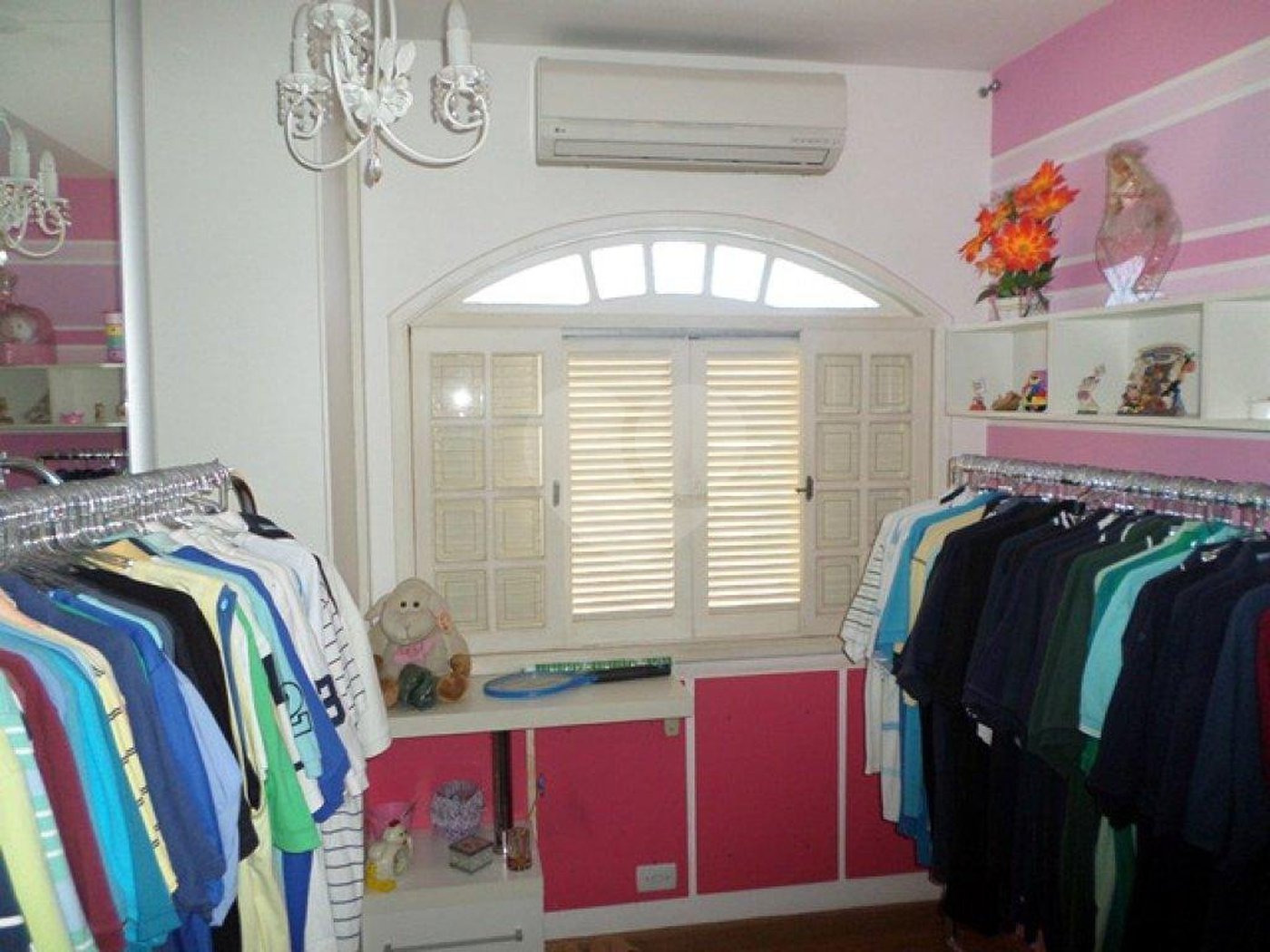 Casa à venda com 5 quartos, sendo 2 suítes,  em Vila Gustavo, São Paulo, SP