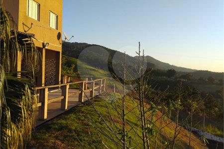 Chácara à venda com 3 quartos, sendo 1 suíte,  em Botujuru, Mogi das Cruzes, SP