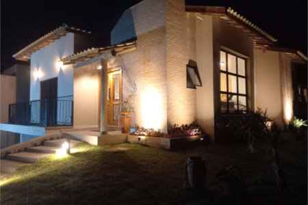 Casa à venda com 4 quartos, sendo 2 suítes,  no condomínio Riviera de Santa Cristina XIII, Paranapanema - SP