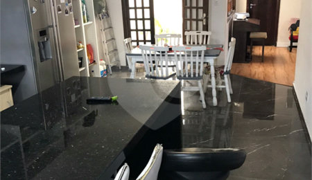 Sobrado à venda com 3 suítes em Vila Oliveira, Mogi das Cruzes, SP