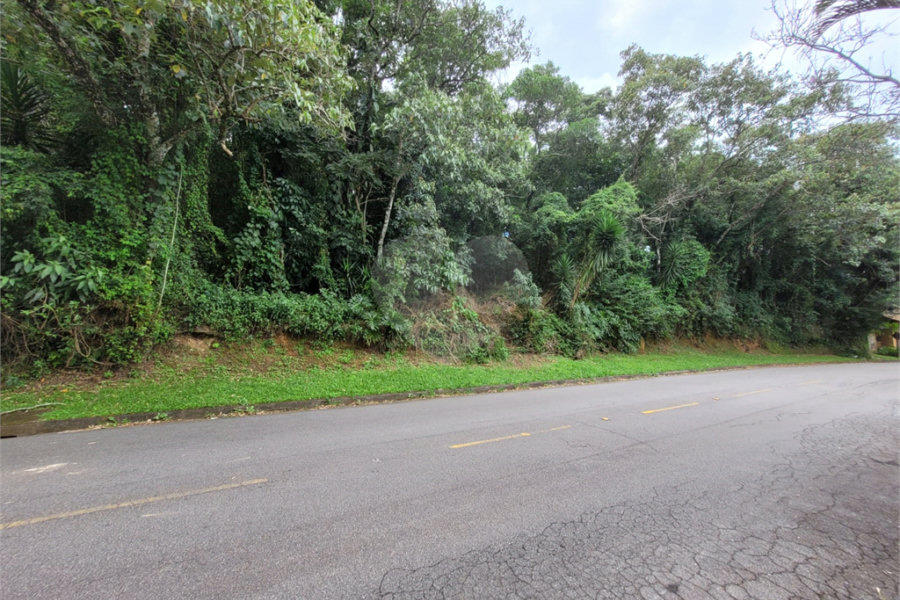 Terreno à venda no condomínio Alpes da Cantareira, Mairiporã - SP