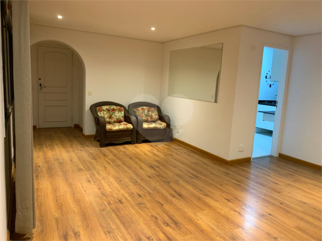 Apartamento à venda com 3 quartos, sendo 1 suíte,  em Vila Nova Conceição, São Paulo, SP