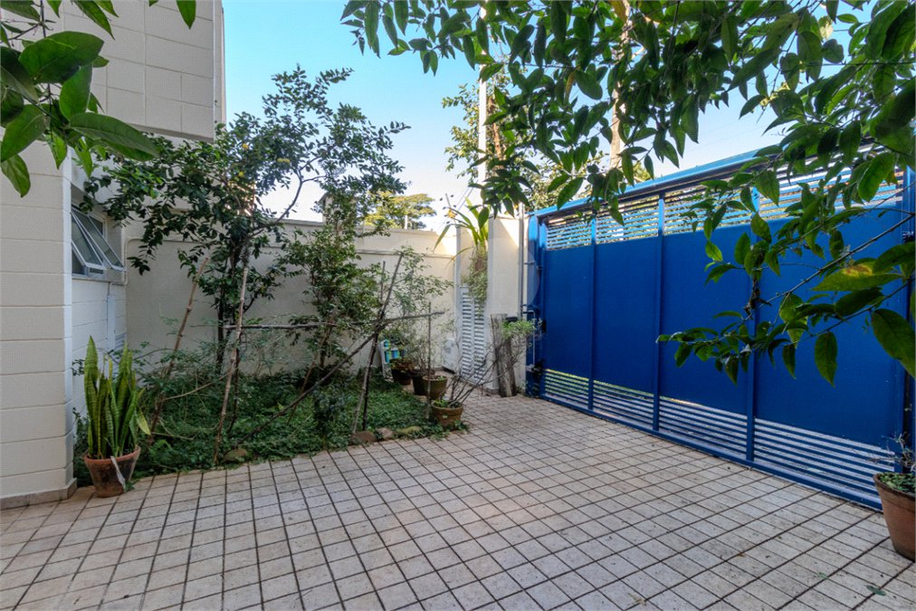 Sobrado à venda com 3 quartos, sendo 1 suíte, em Alto da Boa Vista, São Paulo, SP