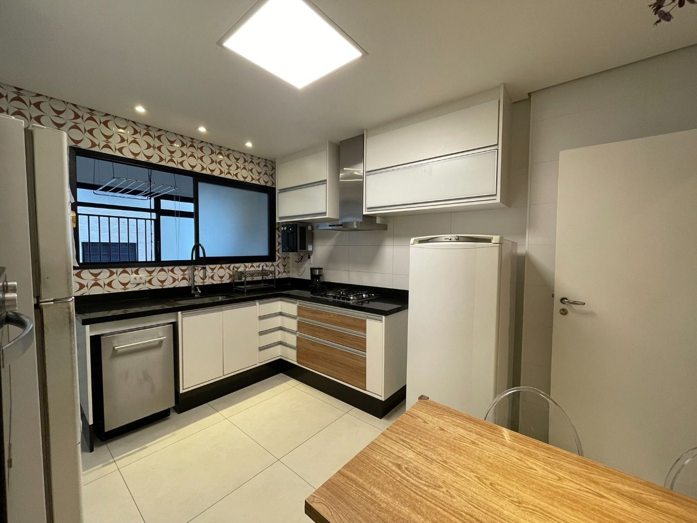 Apartamento 3 dormitórios (1 suíte), vaga para 2 carros, no Boqueirão, Santos