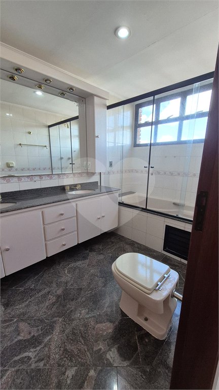 Apartamento à venda ou para alugar com 3 quartos, sendo 2 suítes, em Vila Romana, São Paulo, SP