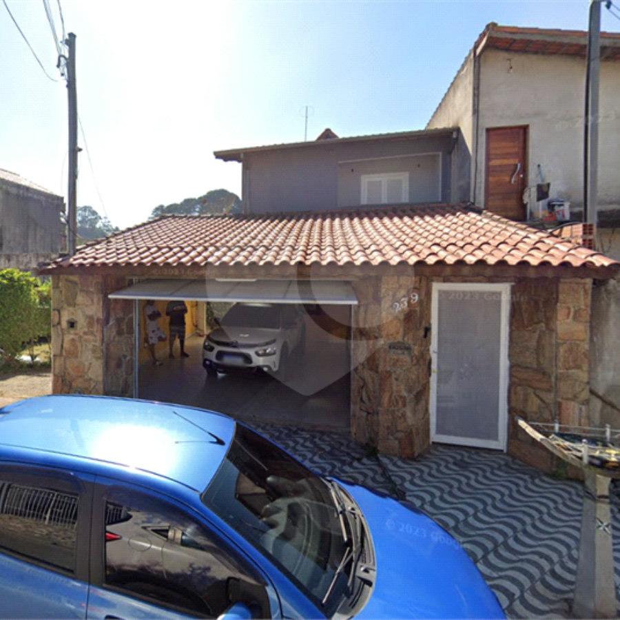 Sobrado à venda com 3 quartos, sendo 1 suíte, em Jardim Indaiá, Poá, SP