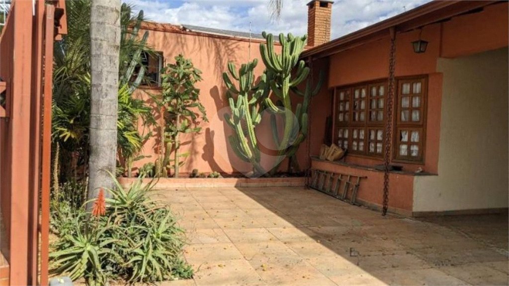 Casa à venda com 3 quartos, sendo 1 suíte, no Centro, Vinhedo, SP