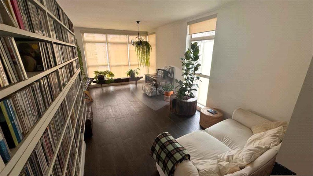 Apartamento à venda com 3 quartos, sendo 1 suíte, em Cerqueira César, São Paulo, SP