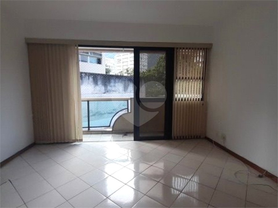 Apartamento à venda com 3 quartos, sendo 1 suíte,  em Lagoa, Rio de Janeiro, RJ