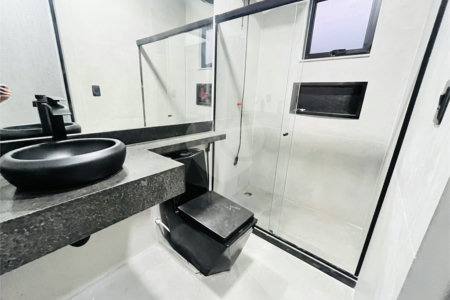 Casa à venda com 3 quartos, sendo 1 suíte, no condomínio Vale dos Sonhos 2, Rio de Janeiro - RJ