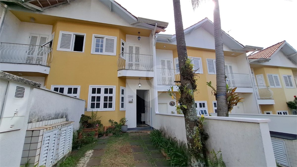 Casa à venda com 2 suítes no condomínio Village Palmas, São Paulo - SP