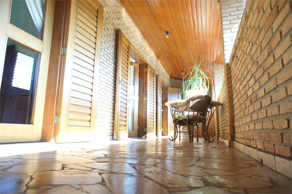 Casa à venda com 4 quartos, sendo 1 suíte,  em Vila Suissa, Mogi das Cruzes, SP