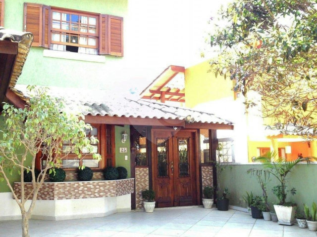 Casa em condomínio à venda com 4 quartos, sendo 2 suítes,  em Horto, São Paulo, SP