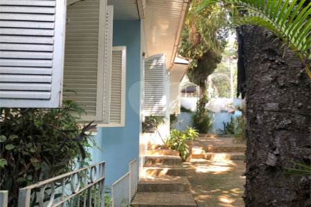Casa Térrea à venda com 4 quartos, sendo 2 suítes, em Jardim das Bandeiras, São Paulo, SP