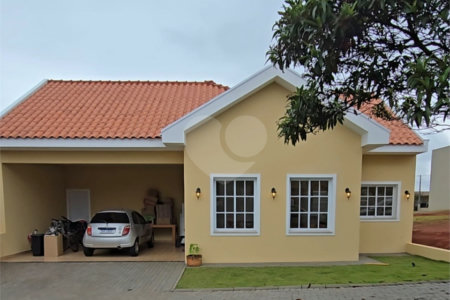 Casa à venda com 3 quartos, sendo 1 suíte,  no condomínio Golden Ville, Itapetininga - SP