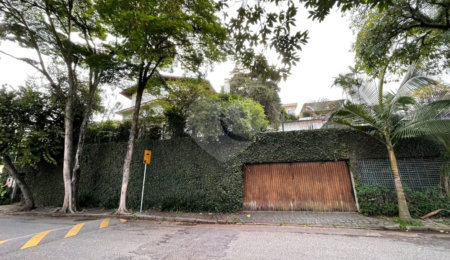Sobrado à venda com 4 quartos, sendo 1 suíte,  em Vila Inah, São Paulo, SP