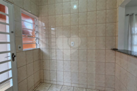 Casa para alugar com 3 quartos, sendo 1 suíte, no condomínio Santa Mônica, Atibaia - SP