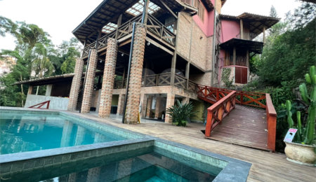 Casa à venda com 3 quartos, sendo 1 suíte,  no condomínio Alpes da Cantareira, Mairiporã - SP