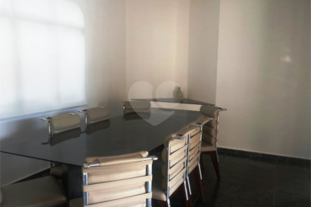 Casa à venda com 8 quartos, sendo 6 suítes,  no condomínio Acapulco, Guarujá - SP