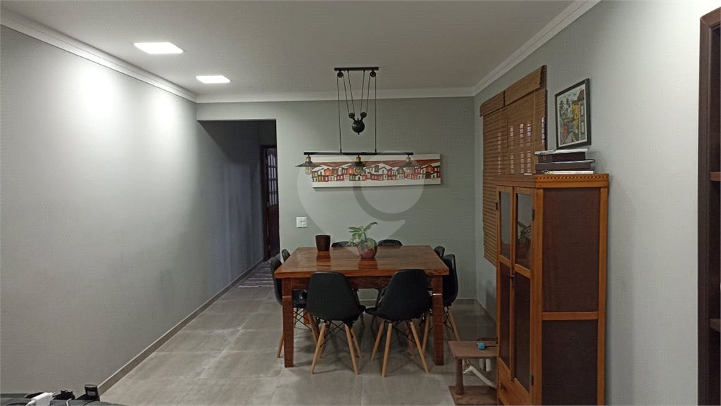 Sobrado à venda com 3 quartos, sendo 1 suíte, em Parque São George, Cotia, SP