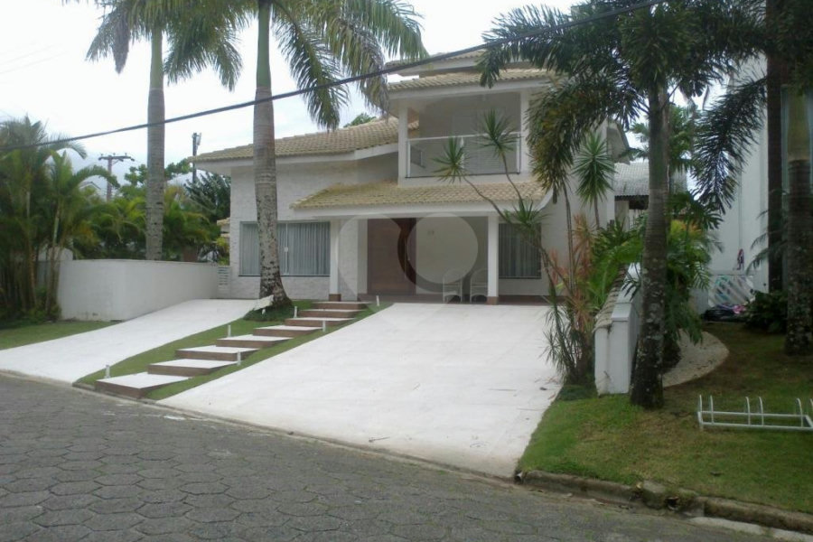 Sobrado à venda com 5 suítes em Enseada, Bertioga, SP