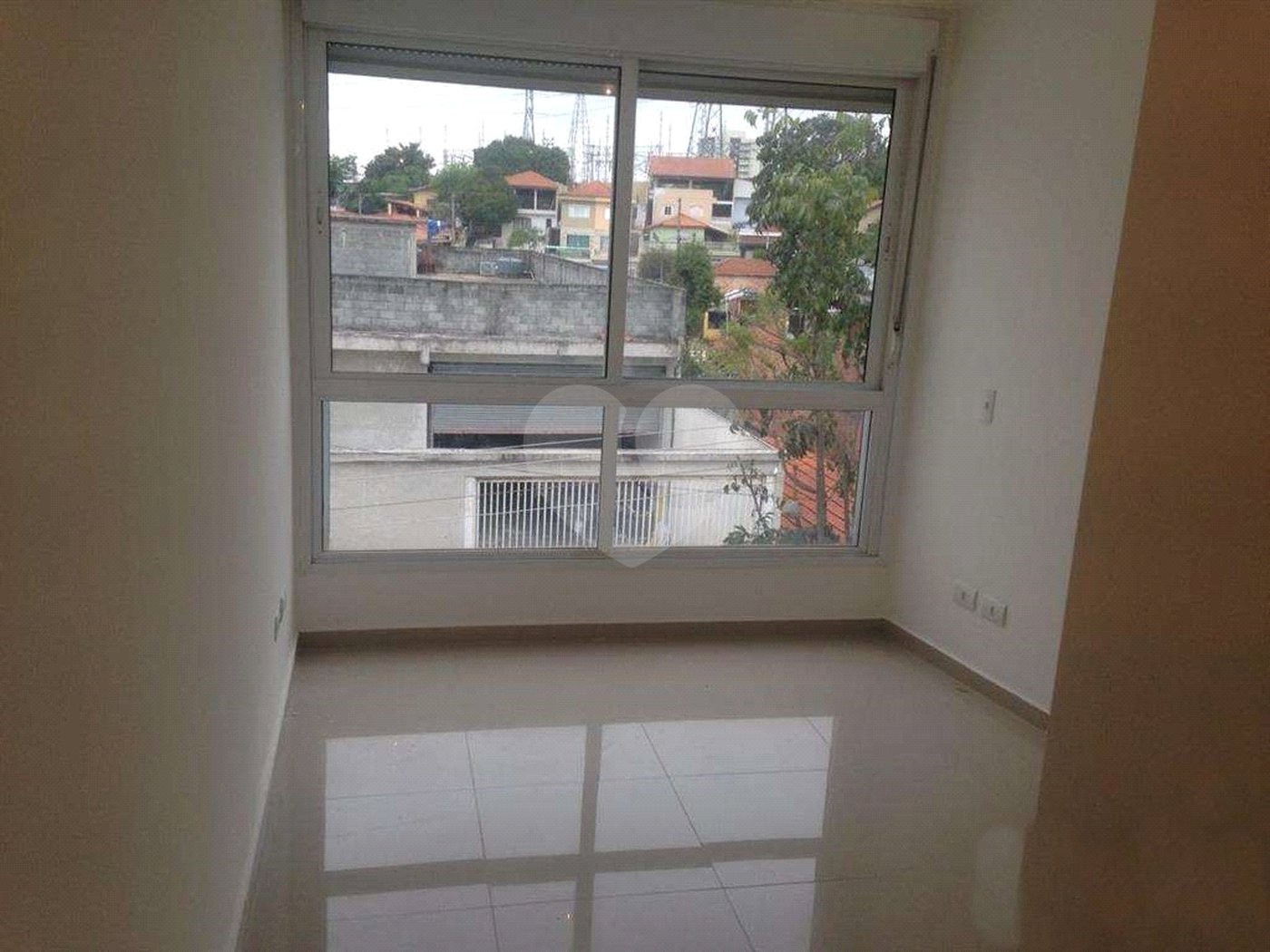 Casa à venda com 3 quartos, sendo 2 suítes, no condomínio Residencial Vegas, São Paulo - SP
