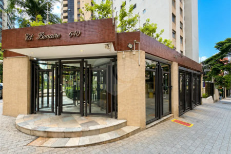 Apartamento de 184 m² em andar alto com 4 dormitórios e 3 vagas em Perdizes