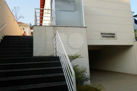 Casa à venda com 3 quartos, sendo 1 suíte,  no condomínio Fernandes, São Paulo - SP