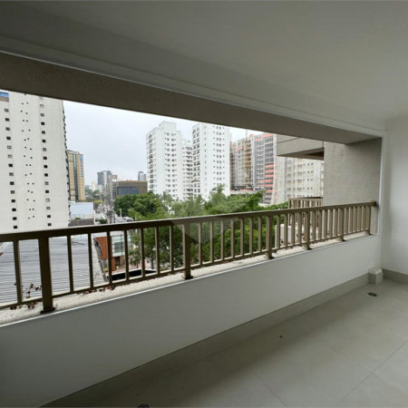 Apartamento à venda com 3 suítes em Moema, São Paulo, SP