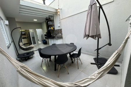 Casa à venda com 3 quartos, sendo 1 suíte, no condomínio Jardim Guarujá, Salto - SP