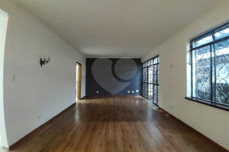 Sobrado à venda com 5 quartos, sendo 3 suítes, em Cidade Monções, São Paulo, SP