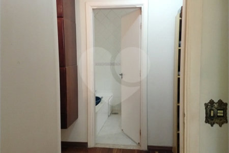 Sobrado à venda com 4 quartos, sendo 1 suíte, em Parque dos Príncipes, São Paulo, SP