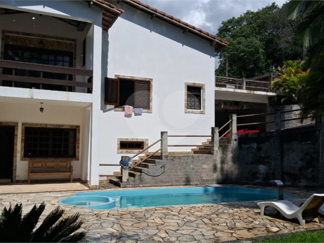 Casa à venda com 3 quartos, sendo 1 suíte,  no condomínio Alpes da Cantareira, Mairiporã - SP