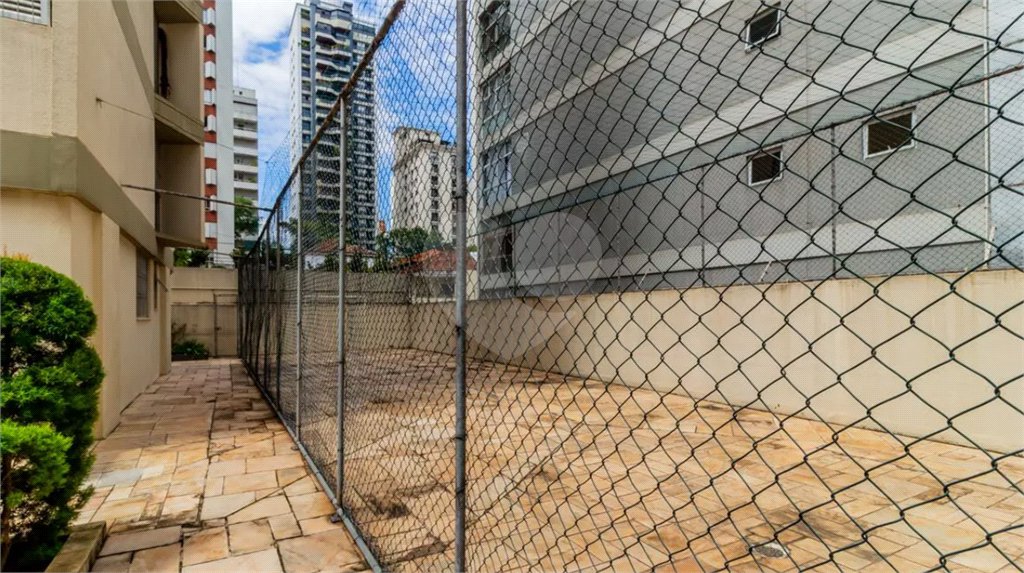Apartamento à venda com 3 quartos, sendo 1 suíte,  em Higienópolis, São Paulo, SP